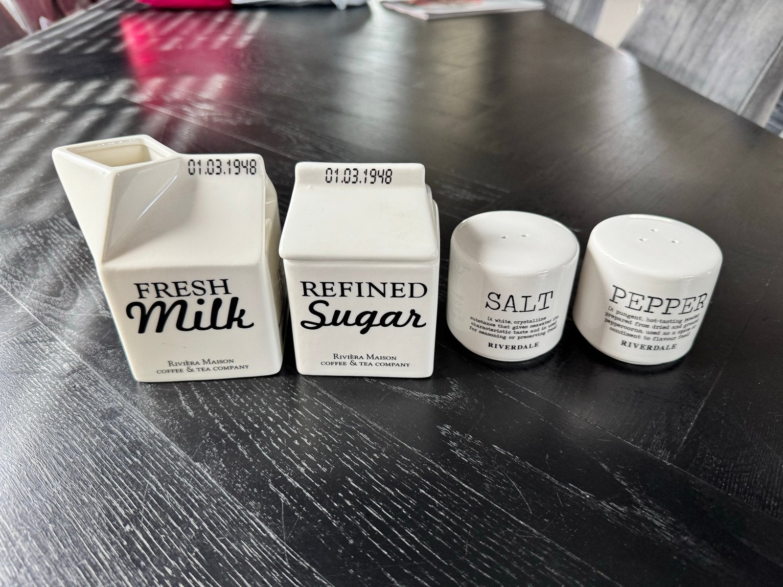 Melk, Suiker, Peper & Zout set Riviera Maison & Riverdale, Huis en Inrichting, Ophalen, Overige typen, Nieuw, Steen/keramiek