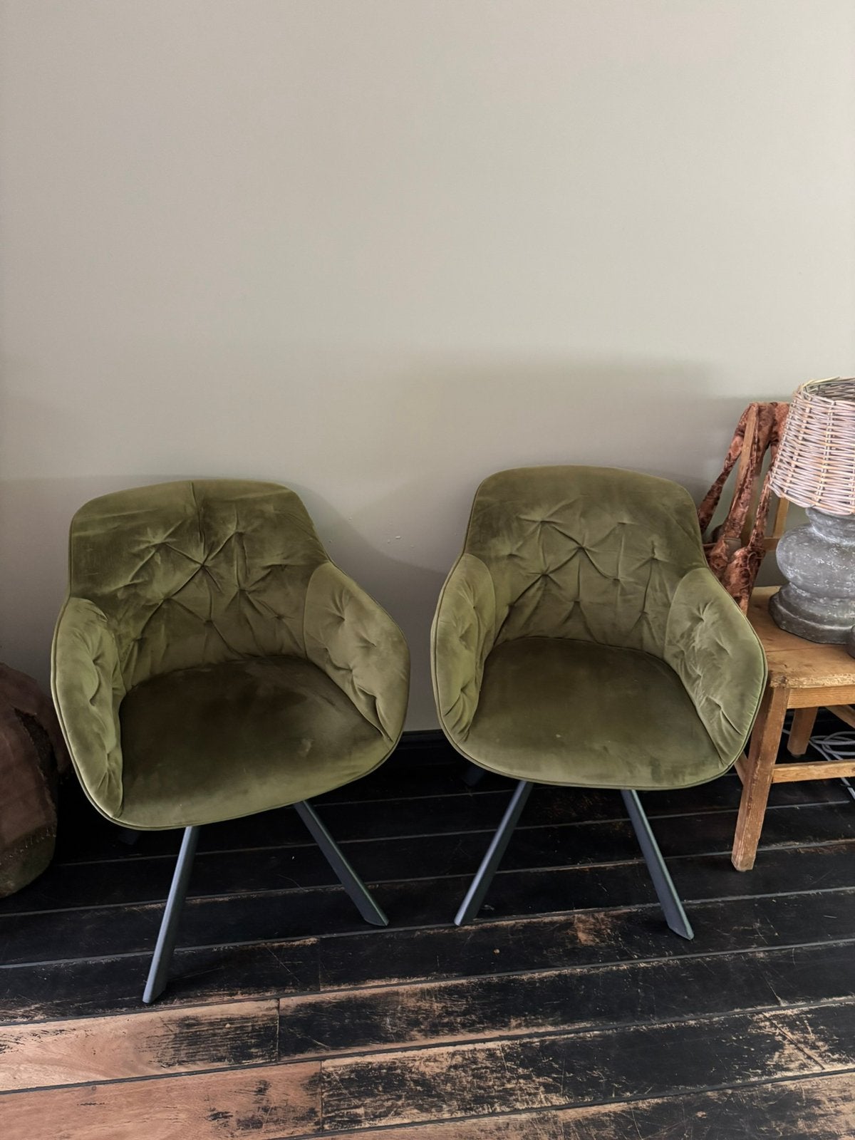 2 mooie groene eetkamer stoelen van woood., Huis en Inrichting, Stoelen, Ophalen, Zo goed als nieuw, Overige kleuren