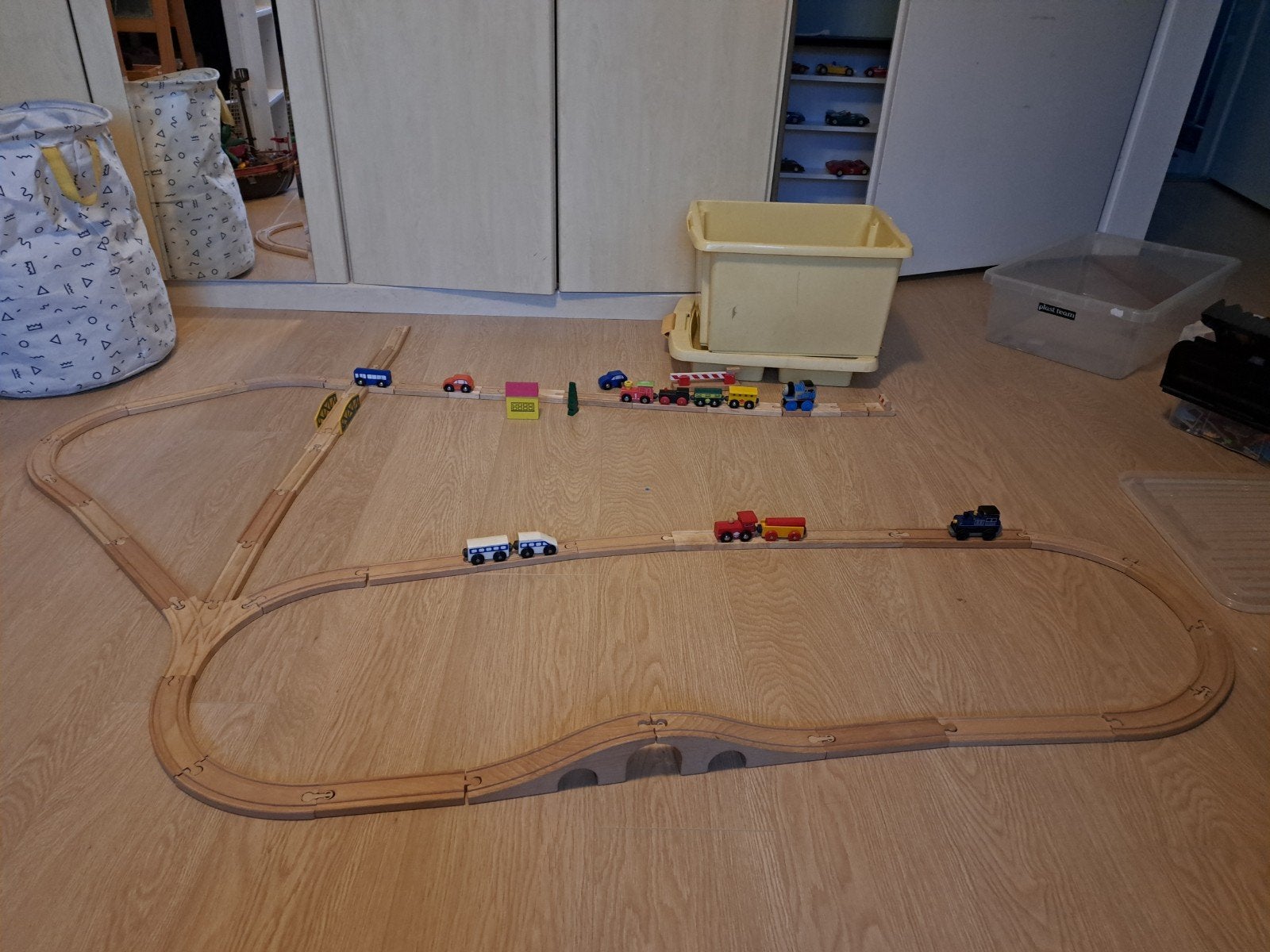 set houten treinbaan met accessoires, Ophalen, Gebruikt, Rij- of Hobbelspeelgoed