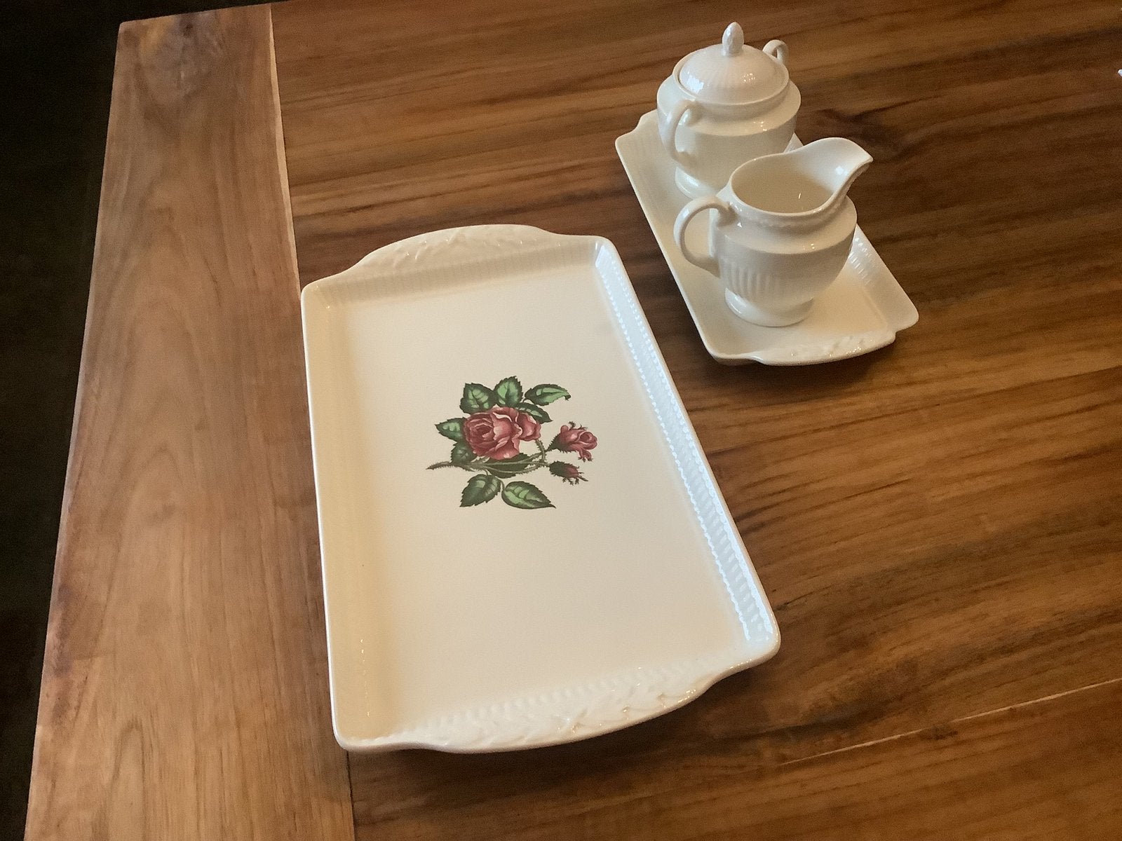 Zgan sandwichtray WEDGWOOD MOSS ROSE., Huis en Inrichting, Keuken | Servies, Ophalen of Verzenden, Zo goed als nieuw, Porselein