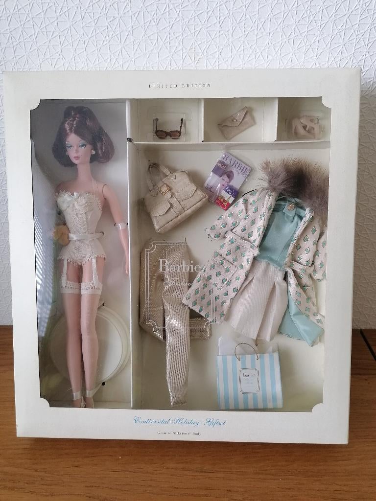 NRFB Silkstone Contnental giftset Barbie, Verzamelen, Ophalen of Verzenden, Nieuw, Pop