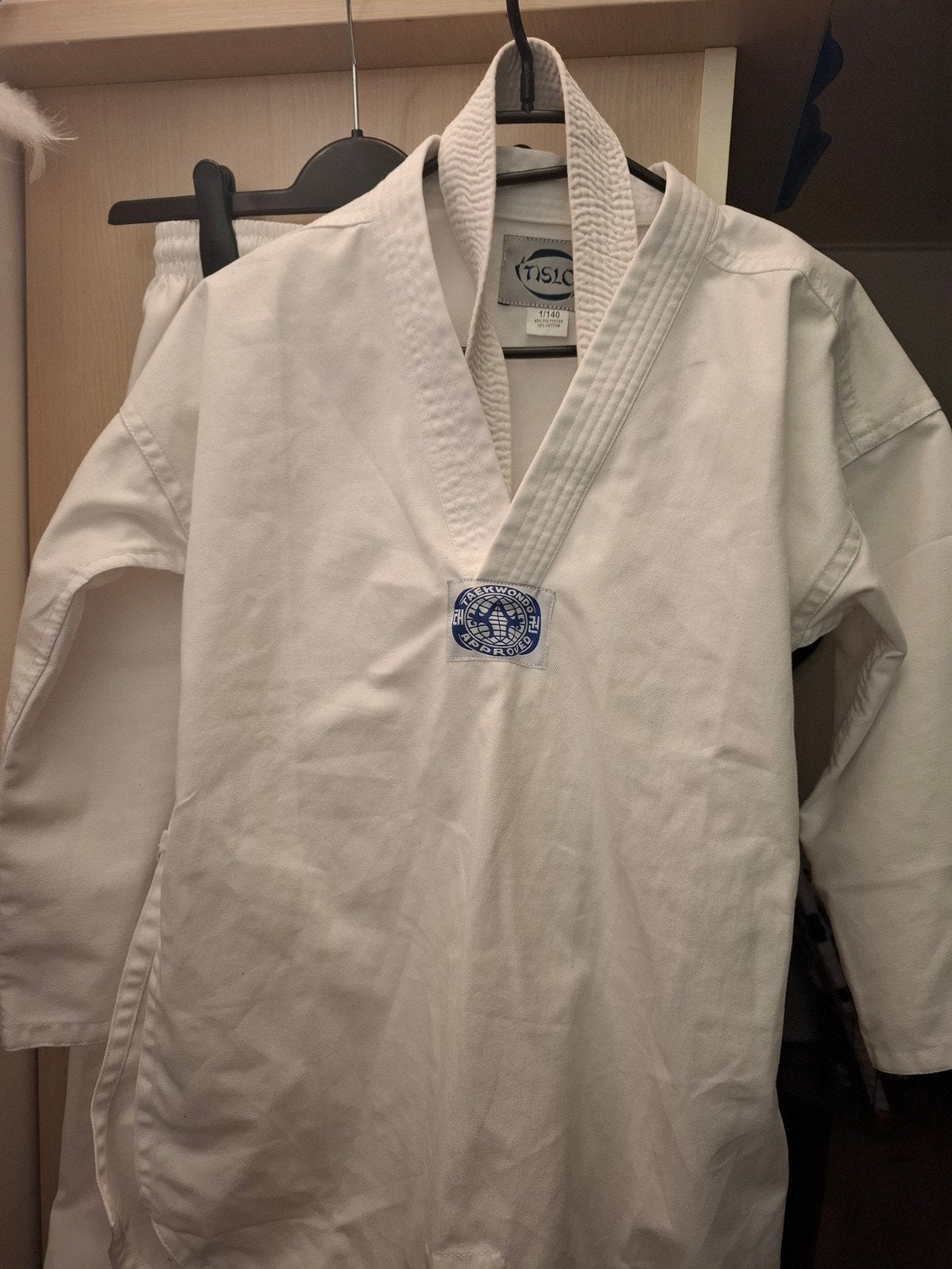 Tislo Taekwondo Pak Maat 140, Taekwondo, Maat XS of kleiner, Vechtsportpak, Ophalen of Verzenden