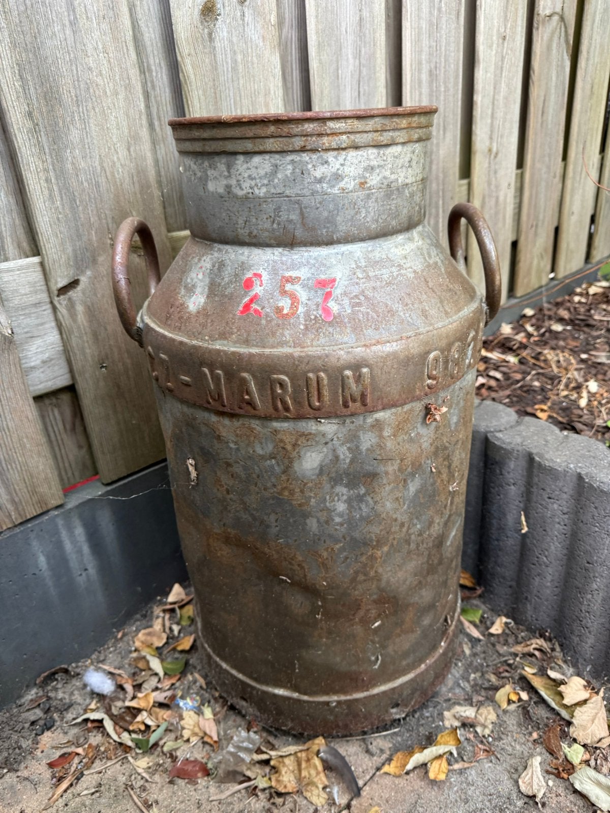 Vintage, set van 4, 2 melkbussen, 1 melkkan? en 1 gieter, Ophalen, Gebruikt, Overige materialen