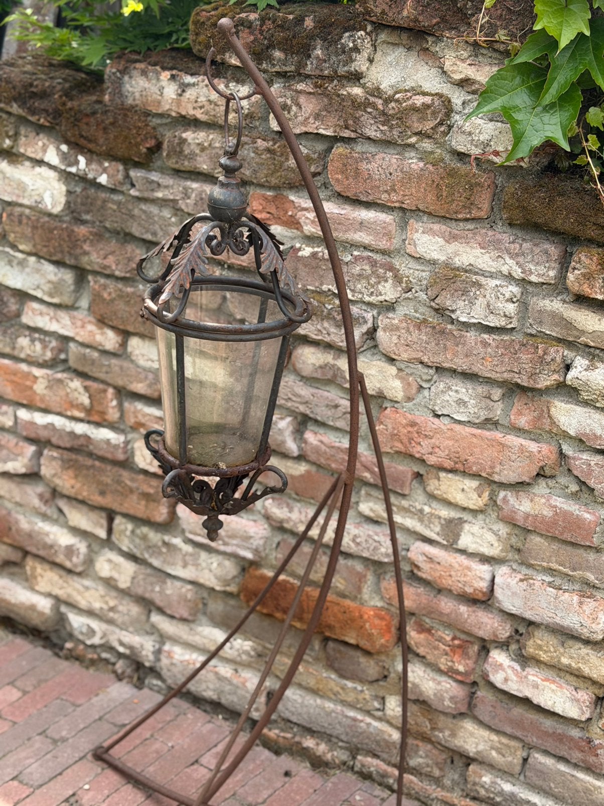 Brocante hangende lantaarn aan standaard, Ophalen