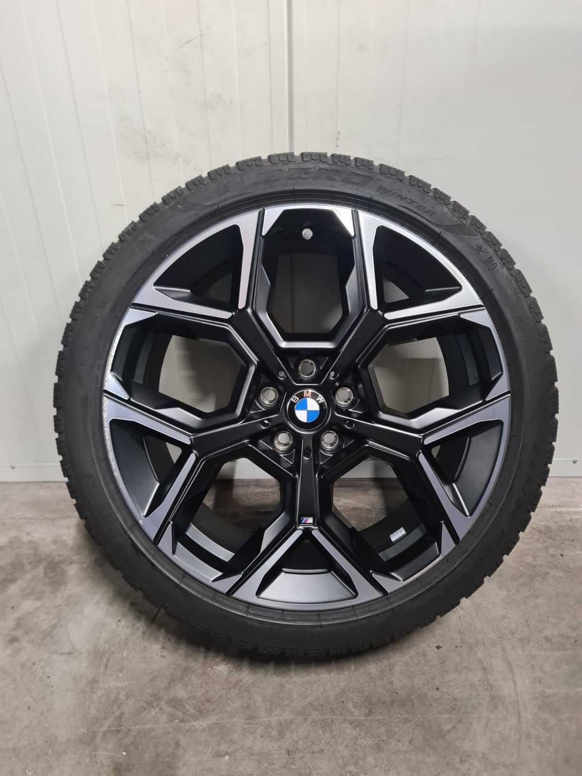 20' BMW X1 U11 X2 U10 Styling 872M met winterbanden, 245 mm, Banden en Velgen, Personenwagen, 20 inch