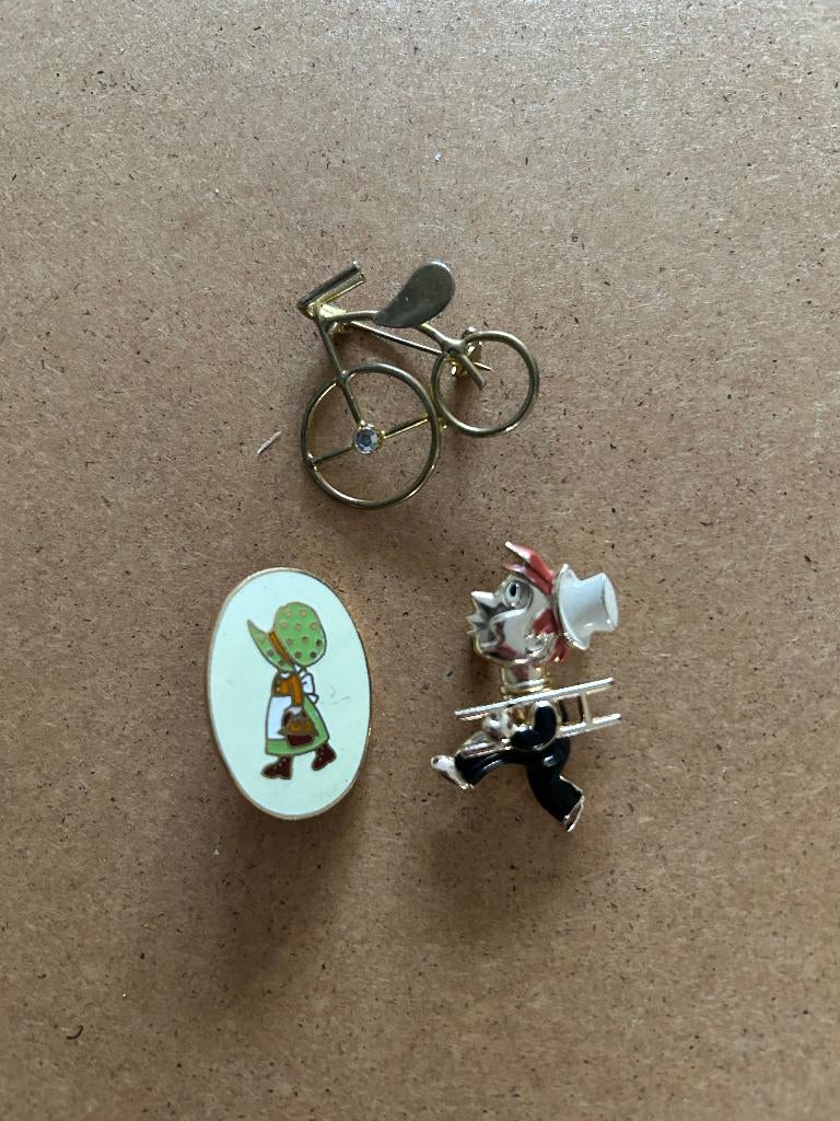 3 broches vinted fiets, mannetje met ladder, holly hobbit, Ophalen, Zo goed als nieuw, Overige materialen