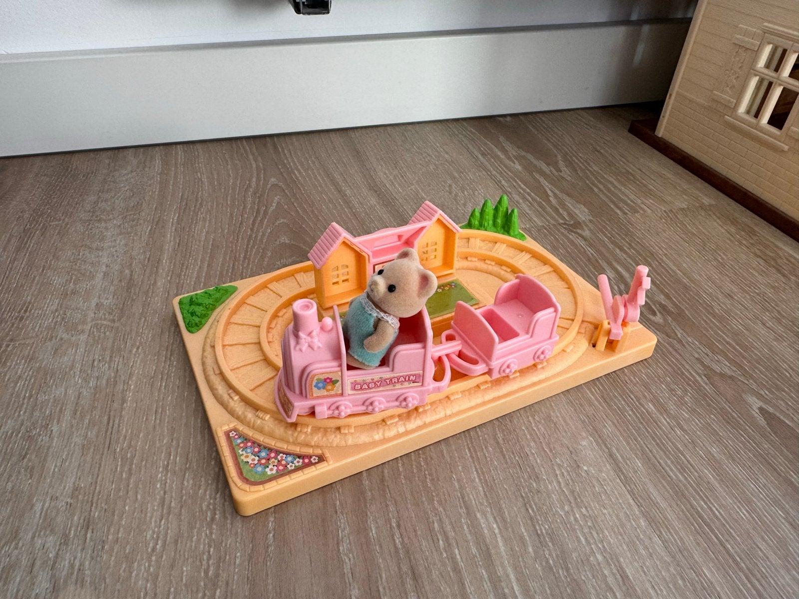 Sylvanian Families Babytrein met figuur en spoor, Ophalen of Verzenden, Gebruikt, Jongen of Meisje