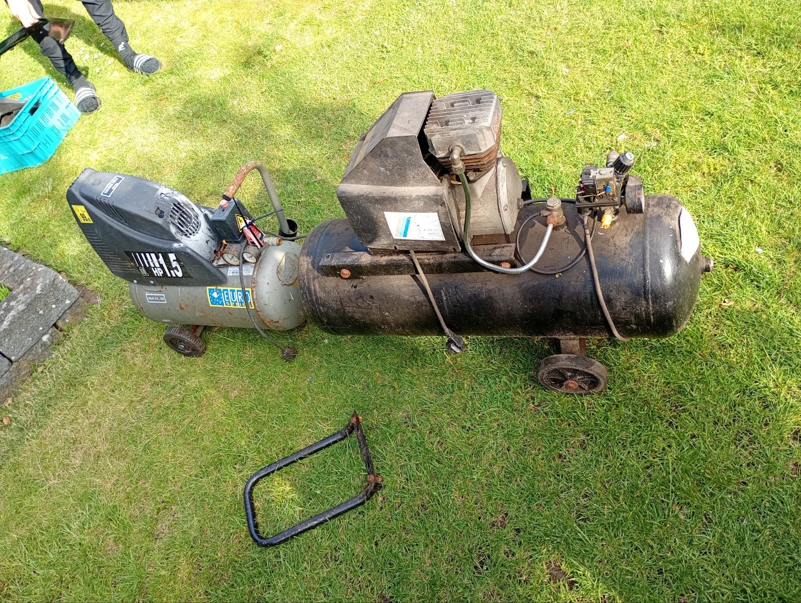 2 compressoren - onderhoud nodig, lekken lucht, Gebruikt, 6 tot 10 bar, Ophalen of Verzenden, Minder dan 200 liter/min