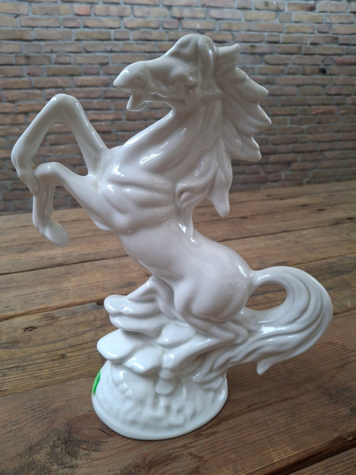 Vintage wit keramiek steigerend paard beeldje hg. 27 cm., Ophalen of Verzenden