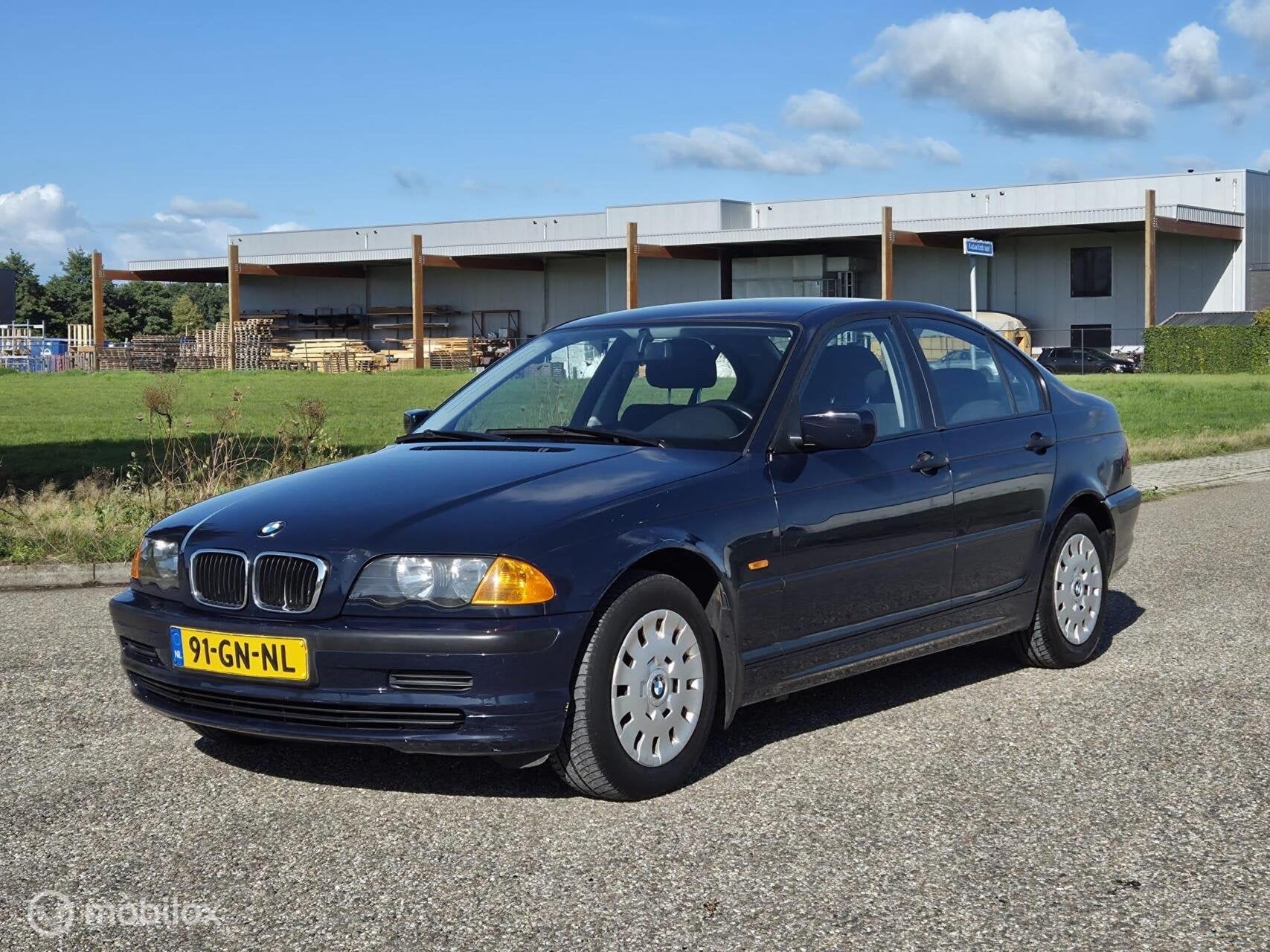 BMW 3-serie 316i 139.000 km NAP voor de liefhebber uniek!, Achterwielaandrijving, 4 cilinders, Blauw, Handgeschakeld