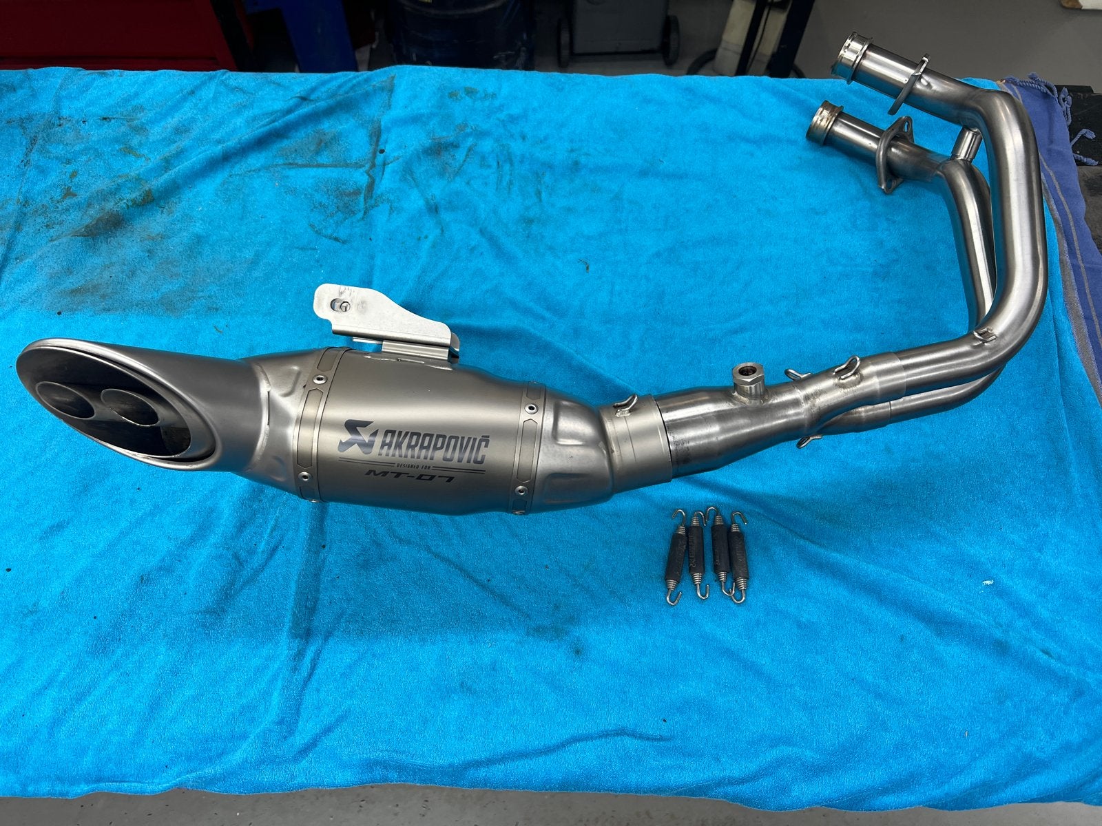 Akrapovic Full Titanium Uitlaat Yamaha MT-07 (Zeer Goede Sta, Motoren, Ophalen of Verzenden, Gebruikt