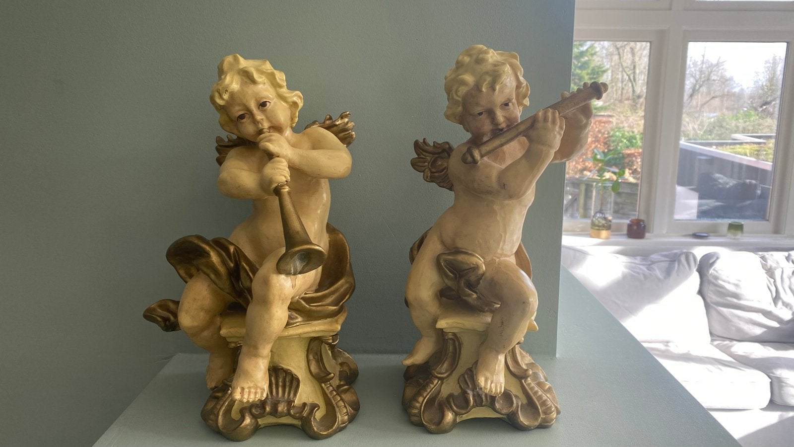 Set van 2 decoratieve engeltjes met muziekinstrumenten, Ophalen of Verzenden, Gebruikt, Religie
