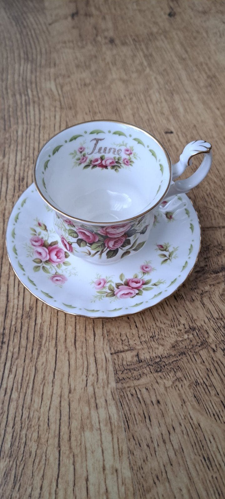 Vintage Royal Albert 'June' Kop en Schotel - Rozenmotief, Huis en Inrichting, Keuken | Servies, Ophalen of Verzenden, Zo goed als nieuw