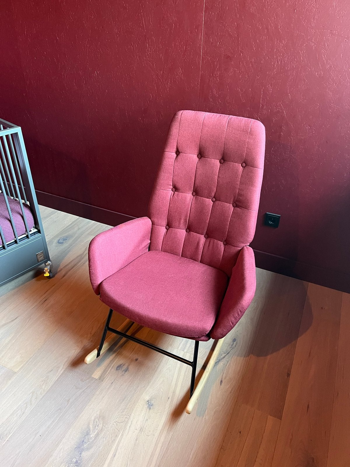 Comfortabele Schommelstoel - bordeaux rood stof, Ophalen, Zo goed als nieuw, Eén, Rood
