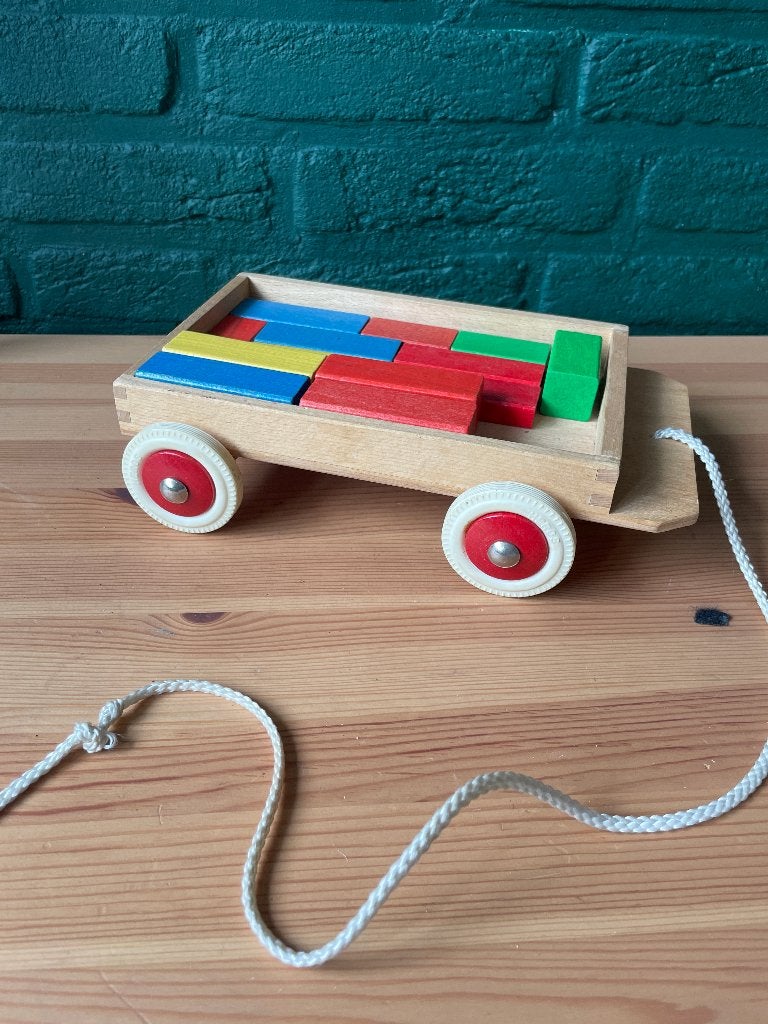 Vintage houten trekkar met gekleurde bouwblokken, Ophalen of Verzenden