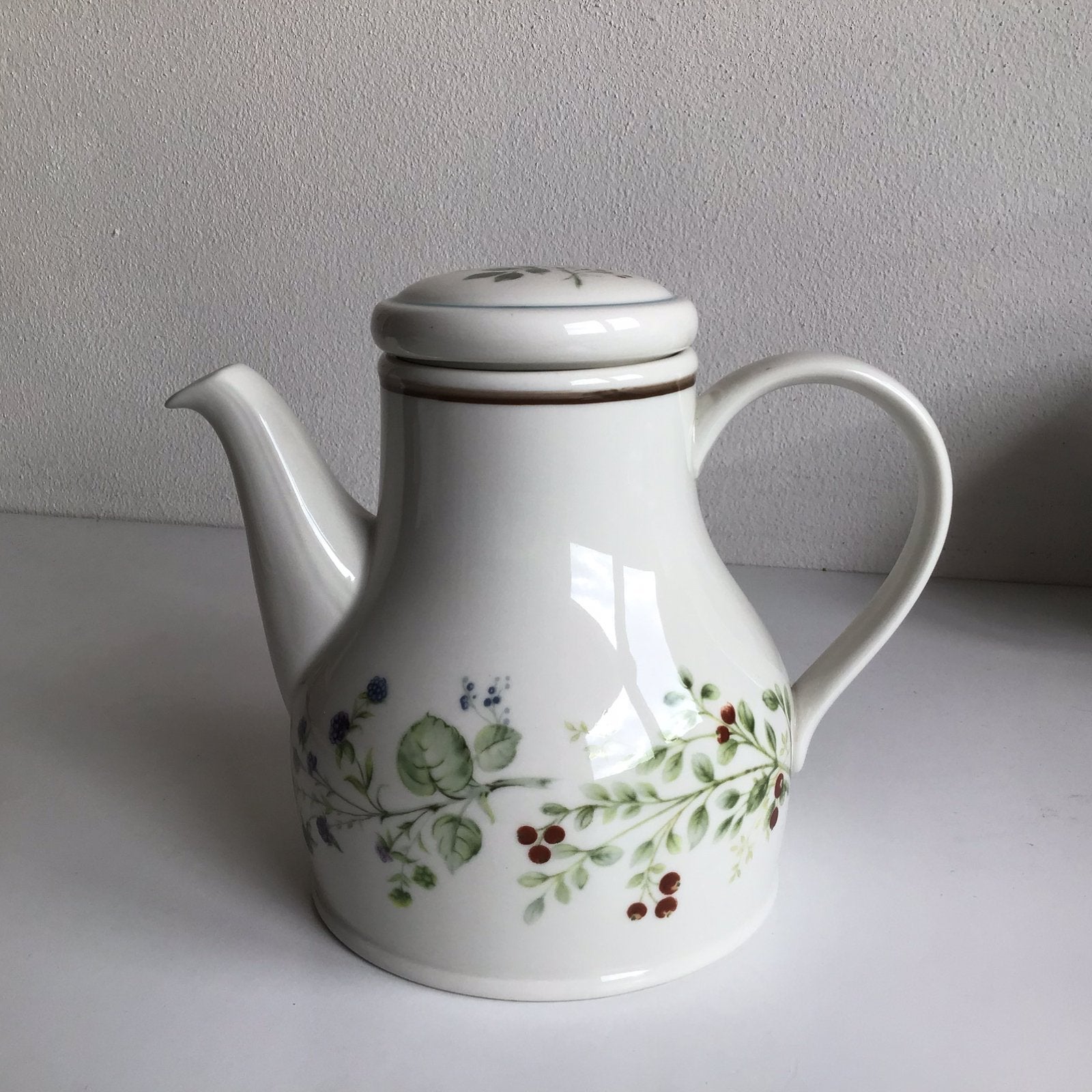 Theepot koffiepot Royal Albert Bitter Sweet Country Garden, Keramiek, Landelijk/Boerenbont, Nieuw, Ophalen of Verzenden