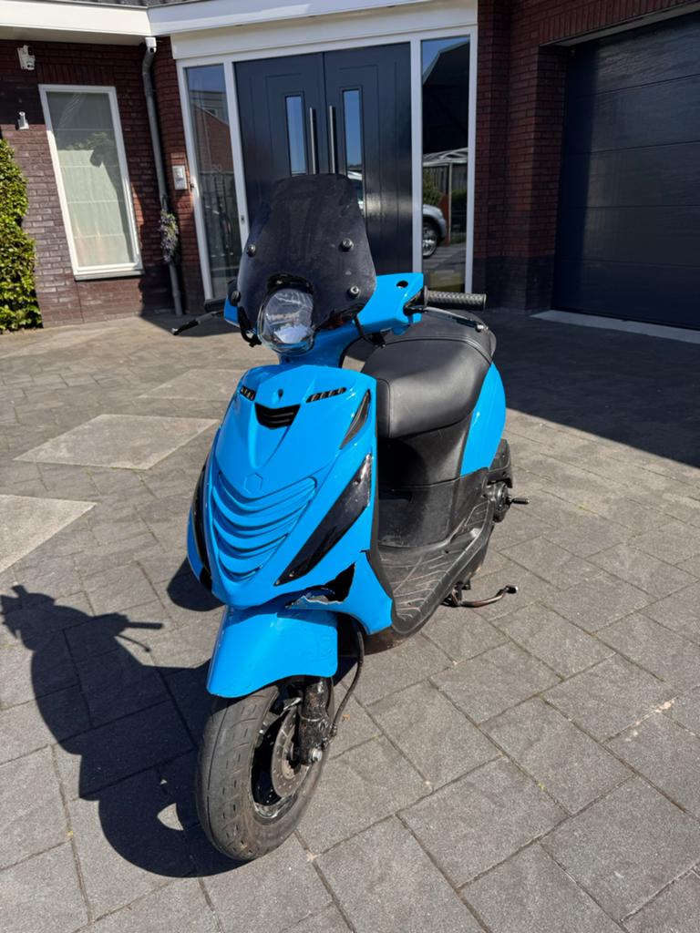 Piaggio Zip Scooter - Nieuwe accu en voorband, Ophalen, Gebruikt, Benzine, Zip