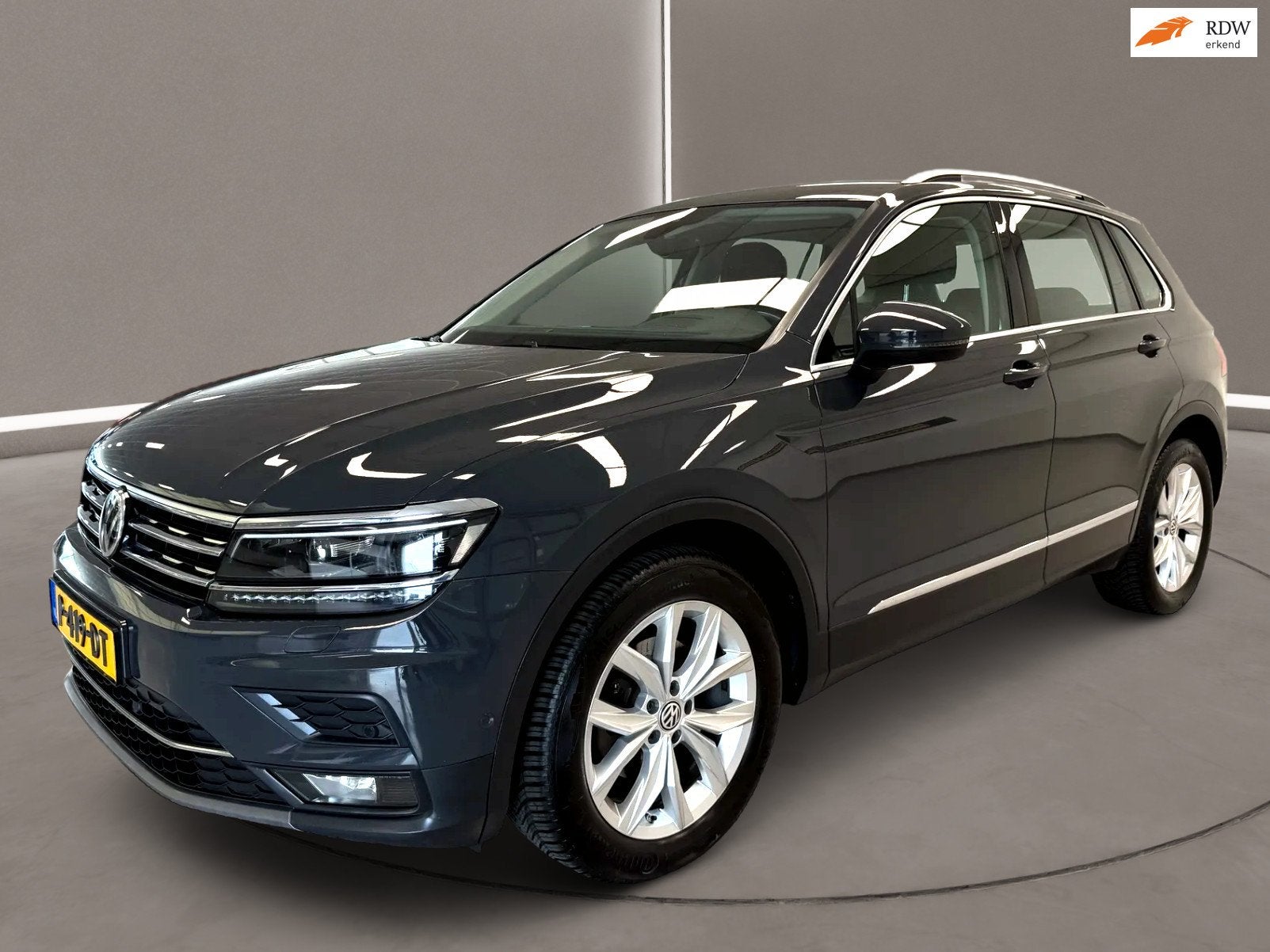 Volkswagen Tiguan 2.0 TDI Highline Business R 150 Pk Automaa, Auto's, Stof, Gebruikt, Euro 6, 4 cilinders