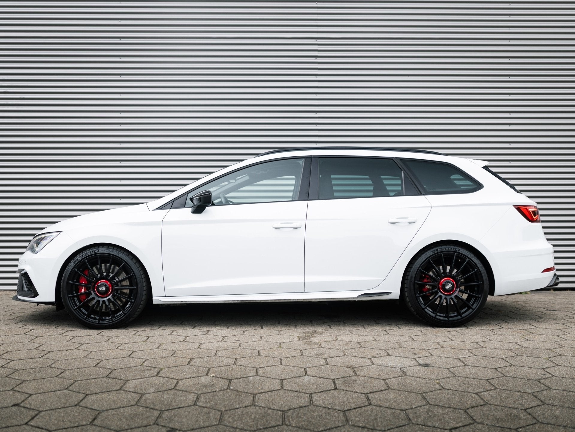 SEAT Leon ST 2.0 TSI CUPRA 4DRIVE CARBON EDITION PANO BREMBO, Auto's, Automaat, Gebruikt, Zwart, 4 cilinders