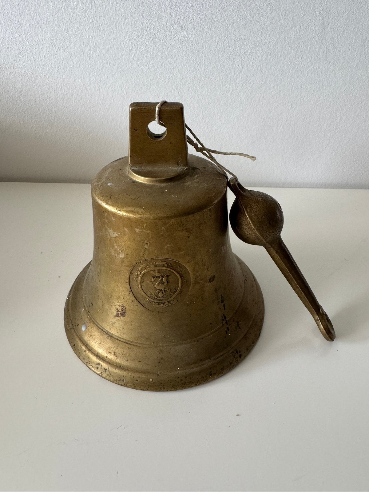 Vintage messing scheepsbel 1827 – Phoenix/Griffin – 14 cm, Ophalen of Verzenden