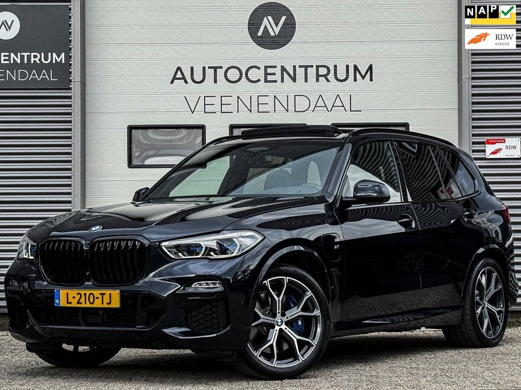 BMW X5 XDrive45e High Executive 3X M-SPORT B&W/TREKHAAK/PANO, Auto's, 394 pk, Zwart, Vierwielaandrijving, Hybride Elektrisch/Benzine