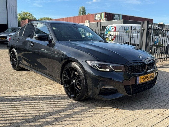 BMW 3-serie 320d High Executive M Sport Keyless Laser Memory, Automaat, Dealer onderhouden, Achterwielaandrijving, Zwart
