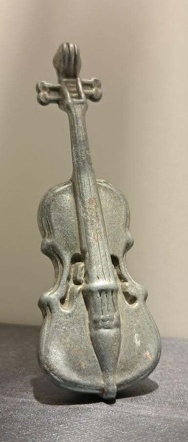 Miniatuur cello viool tin letterbak, Verzamelen, Beelden en Beeldjes, Ophalen of Verzenden, Zo goed als nieuw, Overige typen