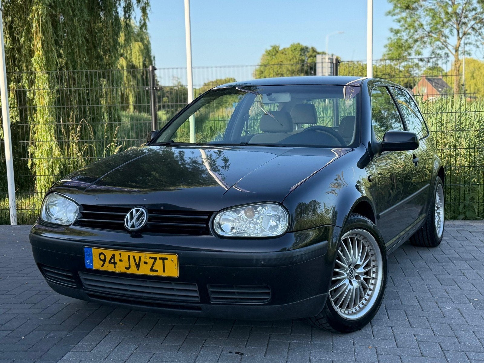 Volkswagen Golf 2.0 85KW 2002 Zwart AIRCO / NAP, Auto's, Stof, Beige, 4 cilinders, 1984 cc