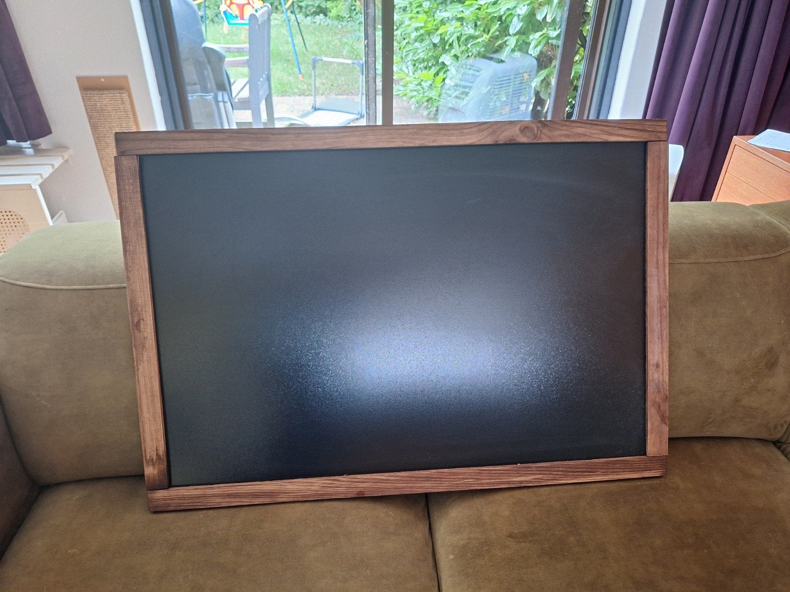 Krijtbord met houten lijst. Zo goed als nieuw, Ophalen, Zo goed als nieuw, Krijtbord