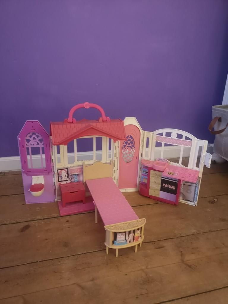 Barbie meeneemhuis, Kinderen en Baby's, Speelgoed | Poppenhuizen, Ophalen of Verzenden, Gebruikt, Toebehoren