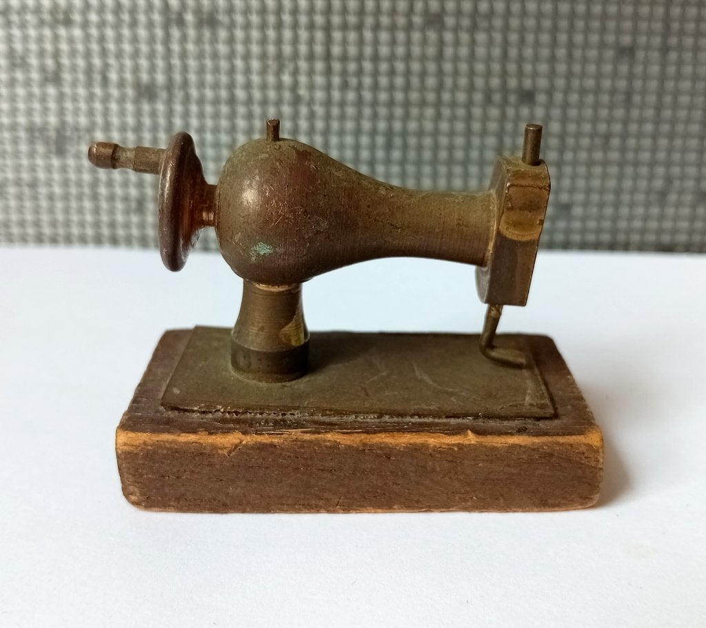 poppenhuis miniatuur naaimachine, Verzamelen, Verzenden, Poppenhuis