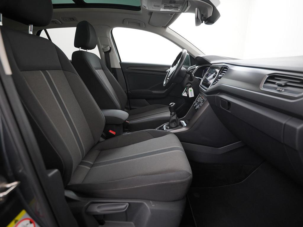 Volkswagen T-Roc 1.0 TSI Style | Panoramadak | Active Info D, Voorwielaandrijving, 12 maanden, Stof, Gebruikt