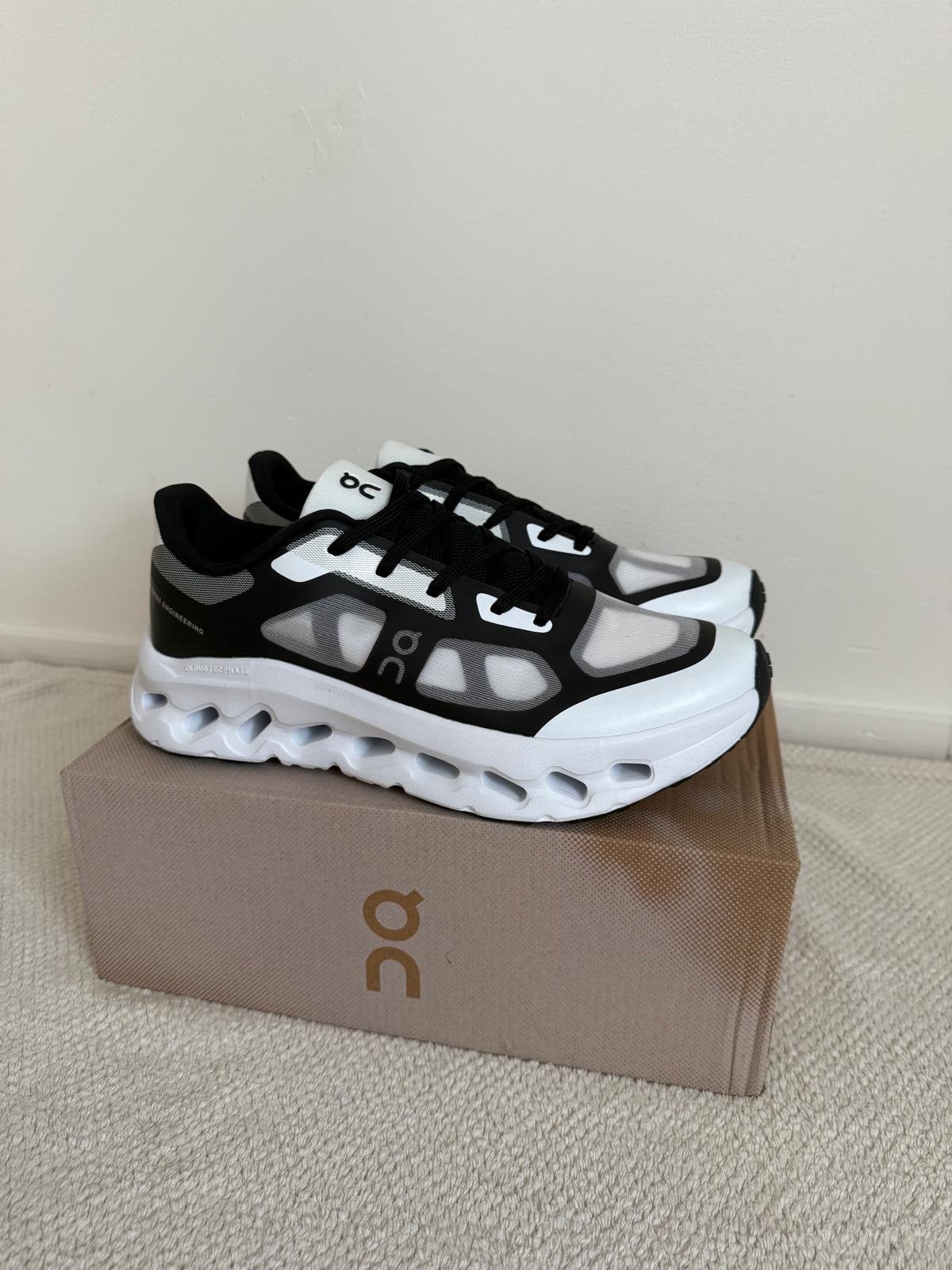 On CLOUDTILT REMIX - Black Ivory Maat 42 43 44, Ophalen of Verzenden, Zo goed als nieuw, Zwart, Sneakers of Gympen