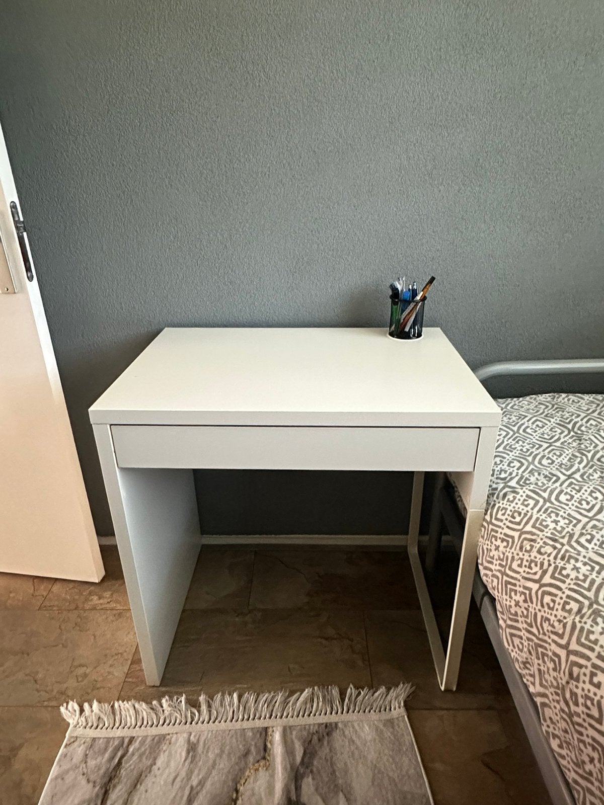 Bureau tafel kind, zsm weg, Ophalen, Zo goed als nieuw