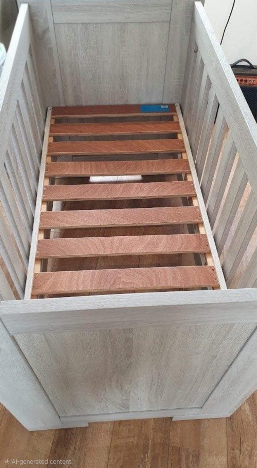 Stevig houten ledikant voor baby's en peuters, Ophalen of Verzenden, Gebruikt, Ledikant