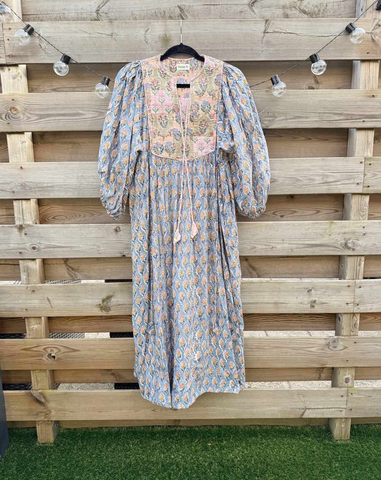 Maison M | Jurk 'The dress - Slate' blockprint | One size, Kleding | Dames, Ophalen of Verzenden, Nieuw, Overige kleuren, Knielengte