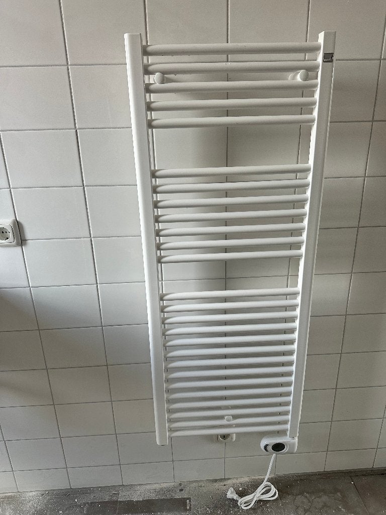 Zehnder Aura E elektrische handdoekradiator, Doe-het-zelf en Verbouw, Ophalen, 500 tot 800 watt, Radiator, Nieuw