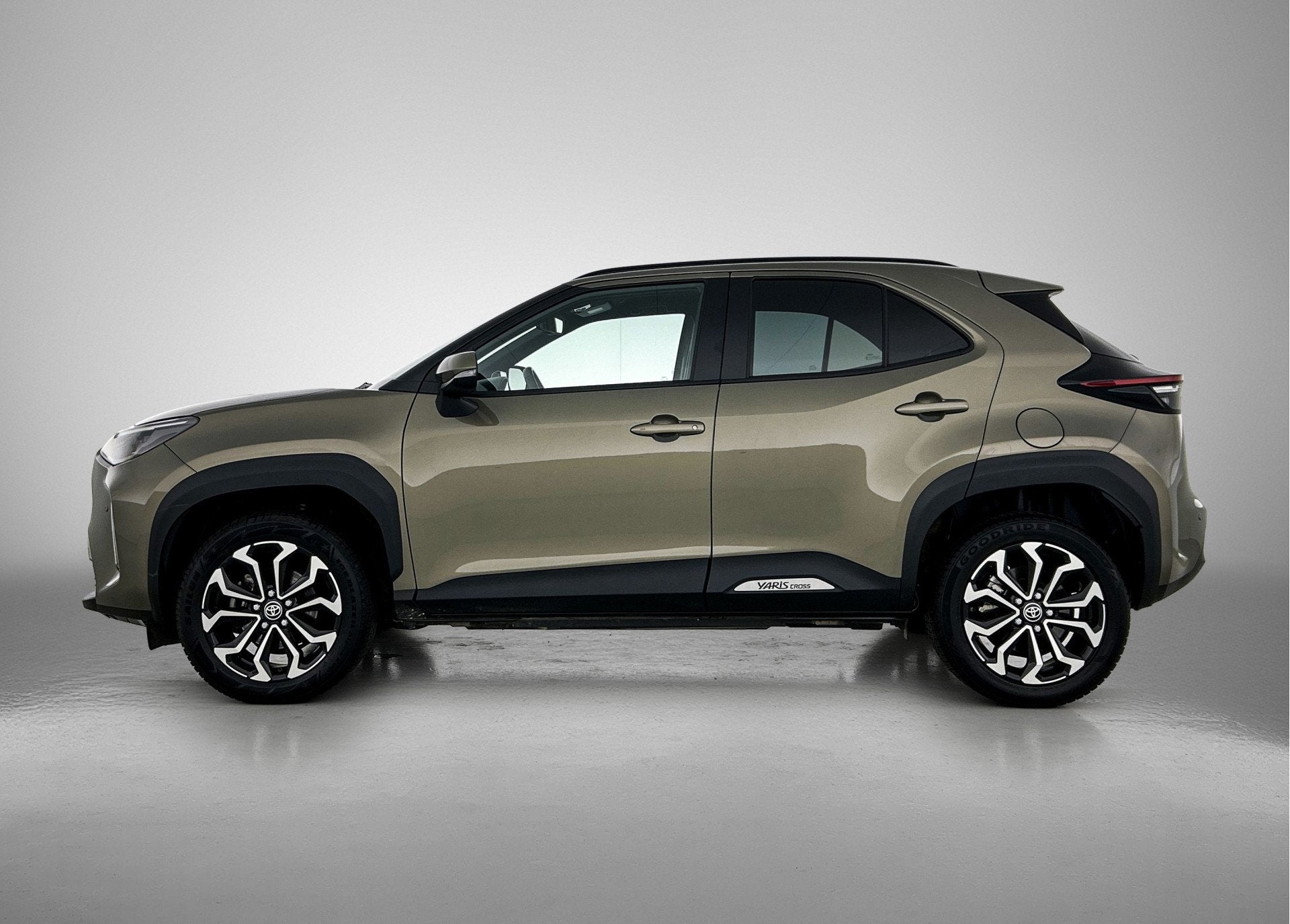 Toyota Yaris Cross 1.5 Hybrid Dynamic (bj 2024, automaat), 12 maanden, Stof, Gebruikt, 116 pk