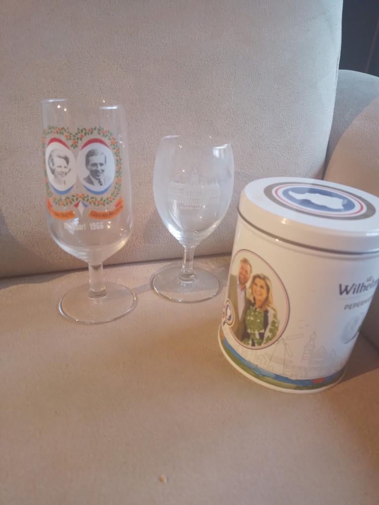 Wijnglazen koninklijk huis, Ophalen of Verzenden, Minder dan 5 flessen, Minder dan 50 cm, Glas