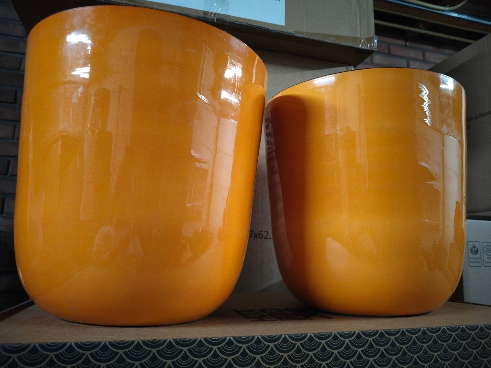 Set van 2 grote oranje bloempotten, nieuw in doos, Tuin en Terras, 25 tot 40 cm, Kunststof, Rond, Nieuw