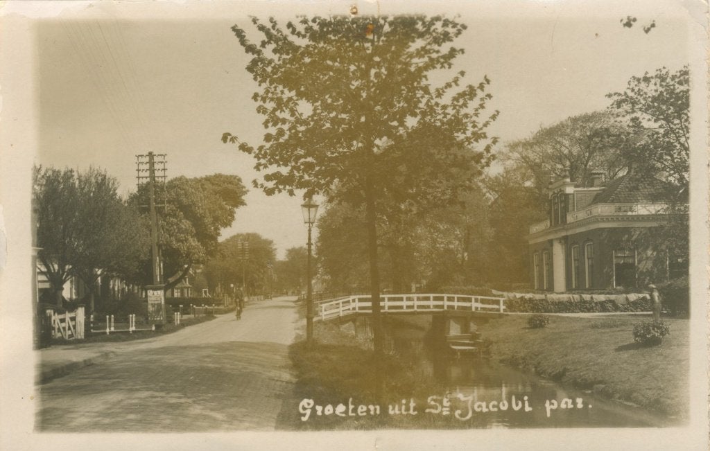 Fotokaart St. Jacobi Parochie, Groeten uit...  Dorpsgezicht., Ophalen of Verzenden, 1920 tot 1940, Gelopen, Friesland