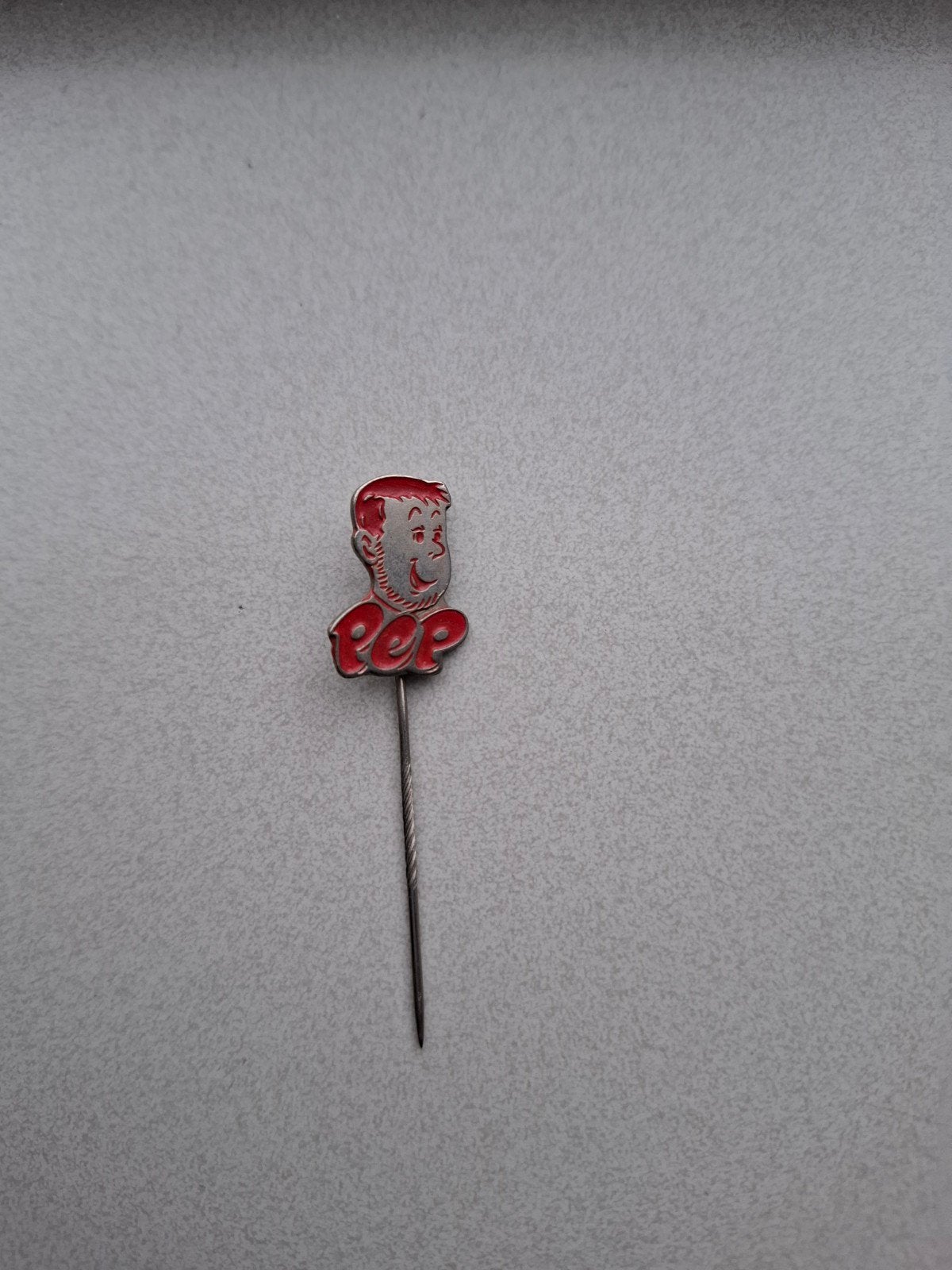 Vintage speldje pin prikker steekspeld Pep, Ophalen of Verzenden