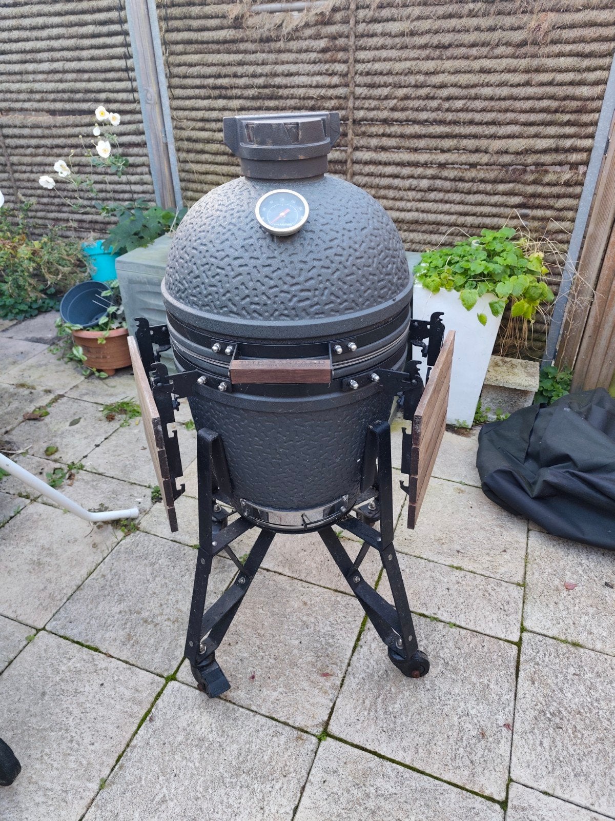 The Bastard Compact Kamado BBQ met accessoires, Ophalen, Gebruikt, The Bastard