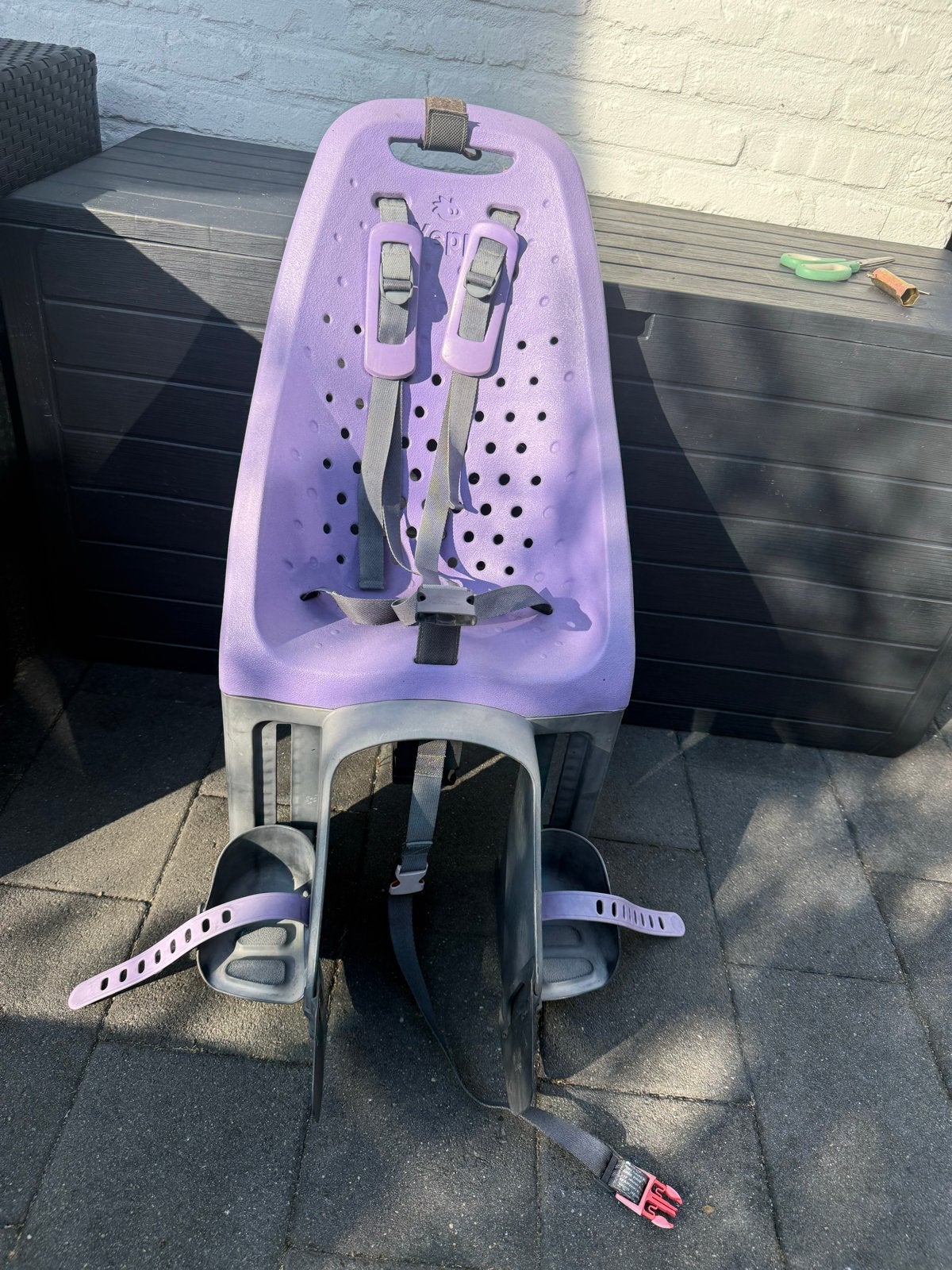 Yepp Fietszitje Achter - Paars met easyfit, Fietsen en Brommers, Fietsaccessoires | Fietsstoeltjes, Achterzitje, Ophalen, 15 t/m 25 kg