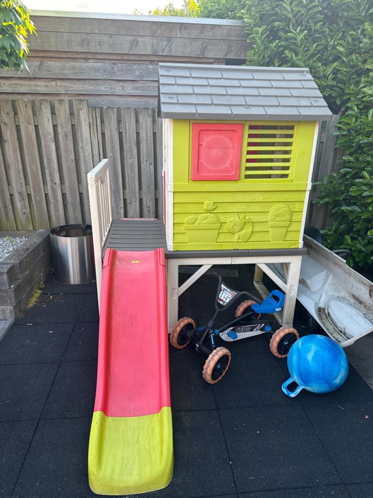 Smoby speelhuis met deurbel en glijbaan, Ophalen, Gebruikt, Kunststof