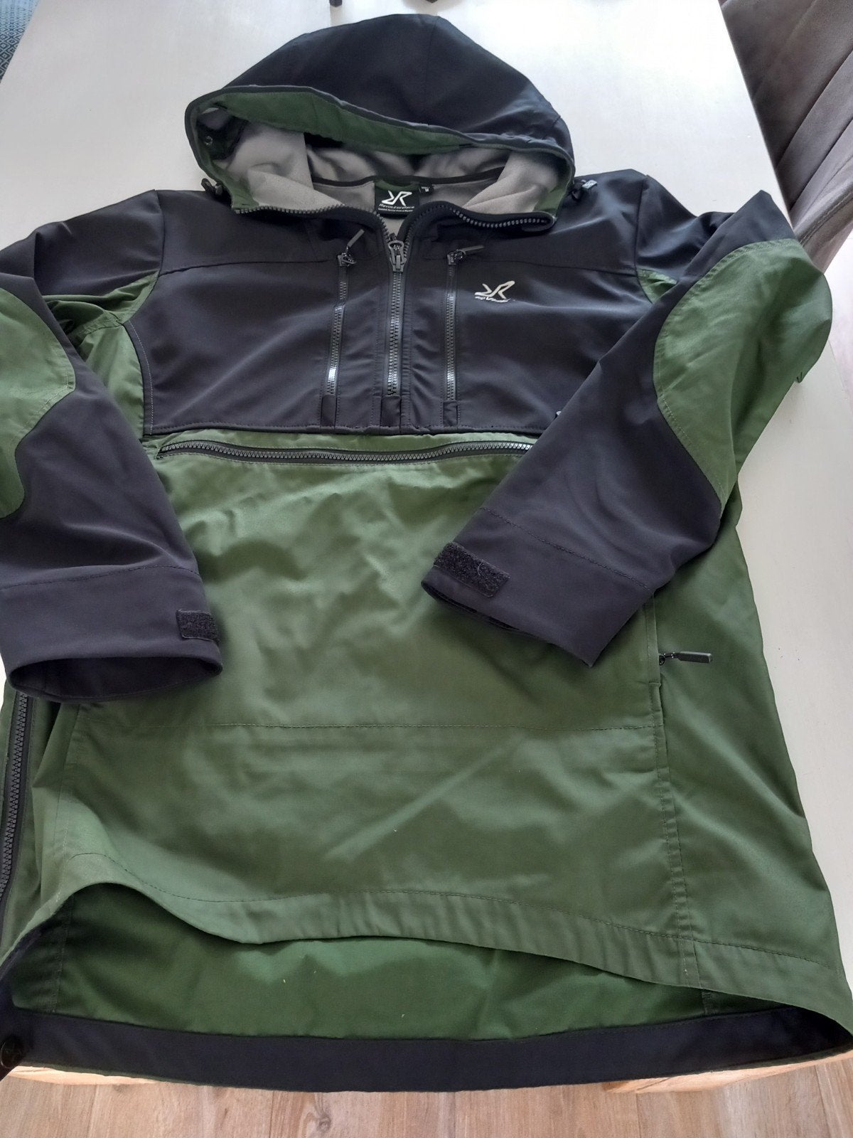 RevolutionRace Anorak - Groen/Zwart - Maat M, RevolutionRace, Maat 48/50 (M), Ophalen of Verzenden, Zo goed als nieuw