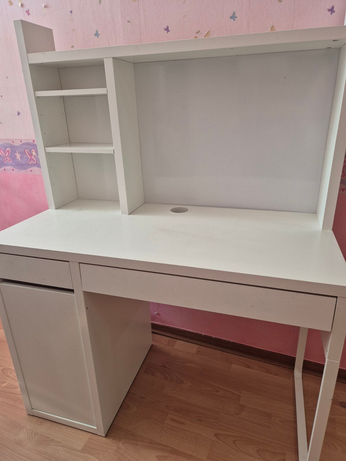 IKEA MICKE bureau met opbouwdeel (wit) - In goede staat, Ophalen of Verzenden, Zo goed als nieuw