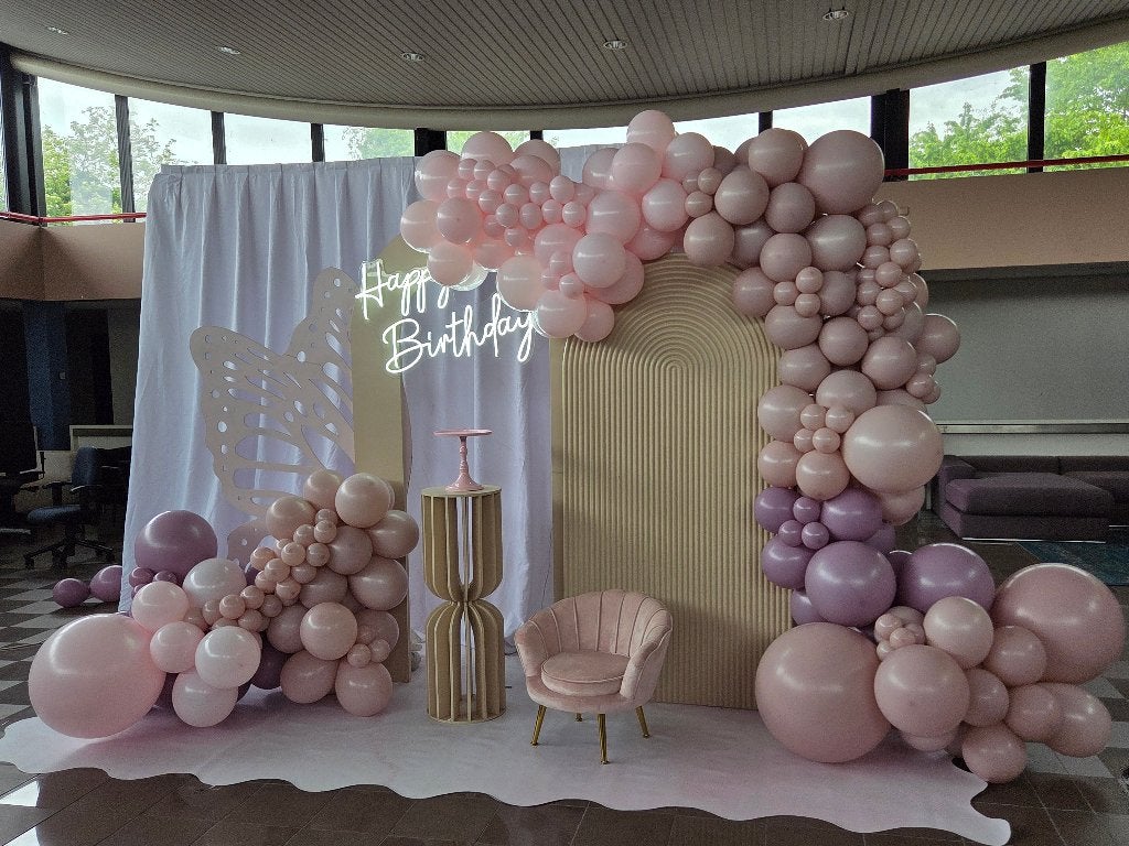 Backdrop met ballonnenboog huren | Verjaardag decoratie, Ophalen, Zo goed als nieuw, Versiering, Verjaardag