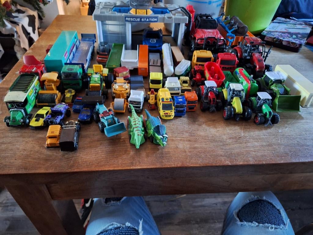 Grote collectie speelgoedvoertuigen en dinosauriërs, Ophalen of Verzenden