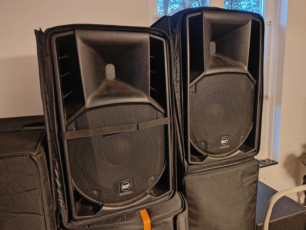 2x RCF Art 732a mk4 incl hoes., Zo goed als nieuw, 120 watt of meer, Front, Rear of Stereo speakers, Ophalen